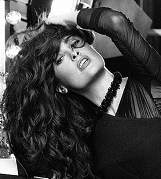 Соблазнительная Сальма Хайек продемонстрировала роскошные формы в откровенной фотосессии