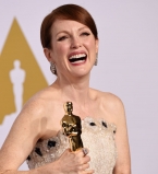 Джулианна Мур получила Оскар-2015 за лучшую женскую роль