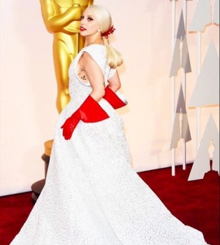 Наряд Леди Гаги на нынешнем Оскаре назвали самым нелепым