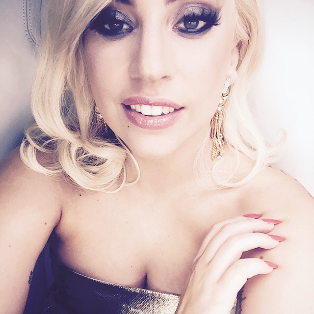 Леди Гага появилась на церемонии &quot;Оскар-2015&quot; без обручального кольца: что скажет Тэйлор Кинни?