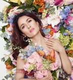 Весна пришла: Сальма Хайек расцвела на обложке L&rsquo;Officiel Paris