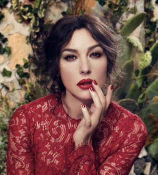 Смело и роскошно: 50-летняя Моника Беллуччи снялась для глянца в нижнем белье