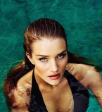 Соблазнительная Рози Хантингтон-Уайтли снялась для мужского глянца