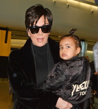 Повзрослевшая дочь Ким Кардашьян и Канье Уэста появилась на публике без родителей