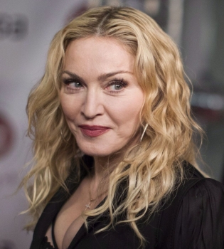 Мадонна разрешила попробовать своей дочери наркотики и алкоголь