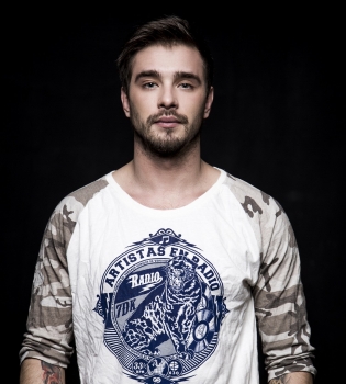 Андрей Царь стал певцом