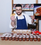 Руслан Сеничкин презентовал второй тираж своей кулинарной книги и угощал гостей джемом из хурмы