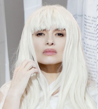 Надежда Мейхер стала блондинкой