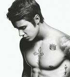 Джастин Бибер показал обнаженный торс в новой соблазнительной фотосессии