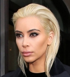 Блондинка Ким Кардашьян шокировала новым цветом волос