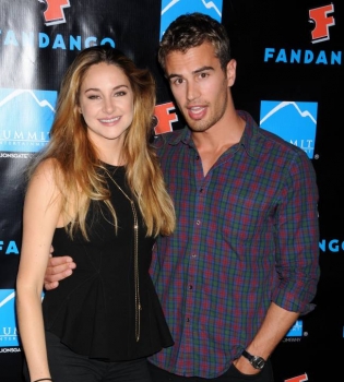 Тео Джеймс и Шайлин Вудли