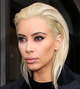 Ким Кардашьян показала личные фотоснимки в постели