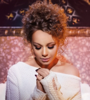 Яна Соломко в благодарность мужу написала гимн счастливой женщины