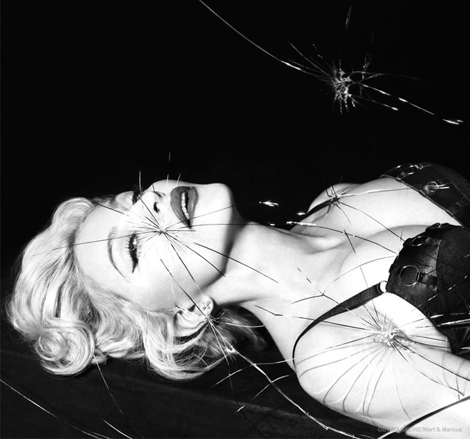 Мадонна снялась в провокационной фотосессии в БДСМ-белье