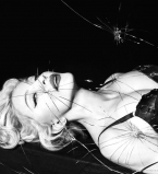 Мадонна снялась в провокационной фотосессии в БДСМ-белье