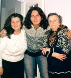 Кузьма Скрябин с мамой и бабушкой