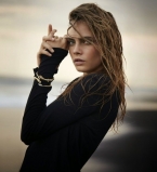 Кара Делевинь показала личные фотоснимки в ванной