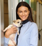 Ирина Шейк стала собачницей
