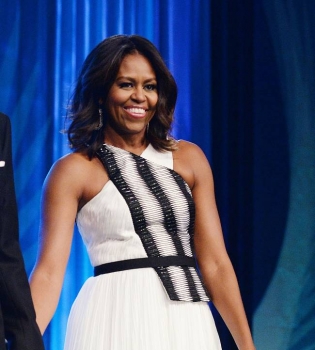 Всегда элегантная Мишель Обама появилась на публике в спортивном костюме