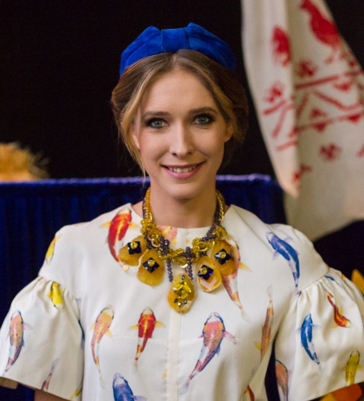 Катя Осадчая в стильном платье от Ольги Навроцкой
