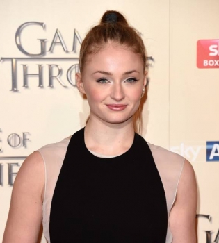 Софи Тернер, Николай Костер-Вальдау, Кит Харингтон: звезды презентовали новый сезон сериала &quot;Игра престолов&quot;