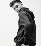 Весь в отца: сын Дэвида Бекхэма копирует своего звездного папу в новой рекламной кампании