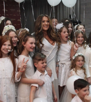 Наталья Могилевская выступила с пламенной речью о героях Украины