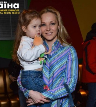Телеведущая Дарья Трегубова показала подросшую дочь