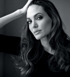 Анджелина Джоли удалила яичники и продолжает борьбу с раком