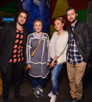 Дантес сходил на премьеру без невесты