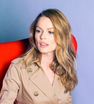 Ольга Фреймут в стиле секси: бэкстейдж со съемок Инспектор Фреймут