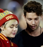 Отец Майли Сайрус выступил в защиту Патрика Шварценеггера: &quot;Он хороший парень!&quot;