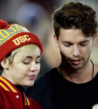 Отец Майли Сайрус выступил в защиту Патрика Шварценеггера: &quot;Он хороший парень!&quot;