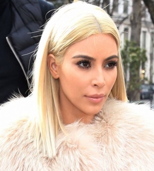 Сексуальная Ким Кардашьян украсила обложку модного глянца