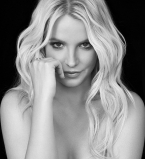 Бритни Спирс шокировала пышной фигурой в купальнике