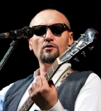 Солист группы Мандри Фома