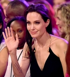 Анджелина Джоли впервые появилась на публике после операции с детьми