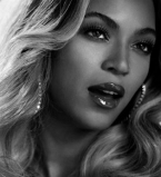 Бейонсе показала стройные ножки в соблазнительном мини