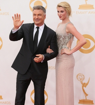 19-летняя дочь Алека Болдуина полностью оголилась