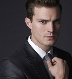 Джейми Дорнан начал преследовать девушек