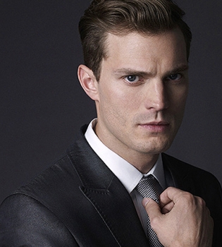 Джейми Дорнан начал преследовать девушек