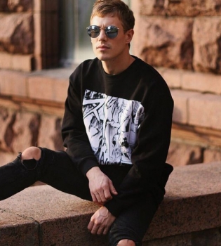 Вадим Олейник начал сольный проект OLEYNIK