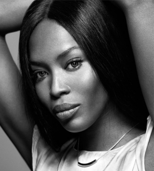 Элегантная красотка Наоми Кэмпбелл позирует для Burberry