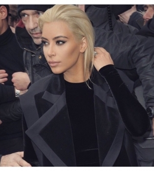 Ким Кардашьян носит одежду мужа