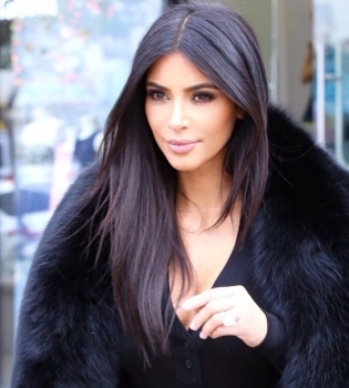 Куда делись кучери: Ким Кардашьян выравнивает волосы двухлетней дочери