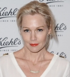 Звезда сериала "Беверли Хиллз 90210" Дженни Гарт снова выходит замуж