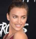 Привет, Россия: Ирина Шейк веселится в Санкт-Петербурге