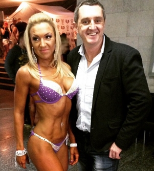 Жена Дяди Жоры разделась и удивила формами