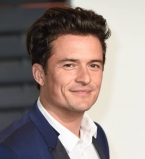 Заботливый папа: Орландо Блум на прогулке с сыном