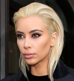 Сборник селфи Ким Кардашьян раскупили за одну минуту